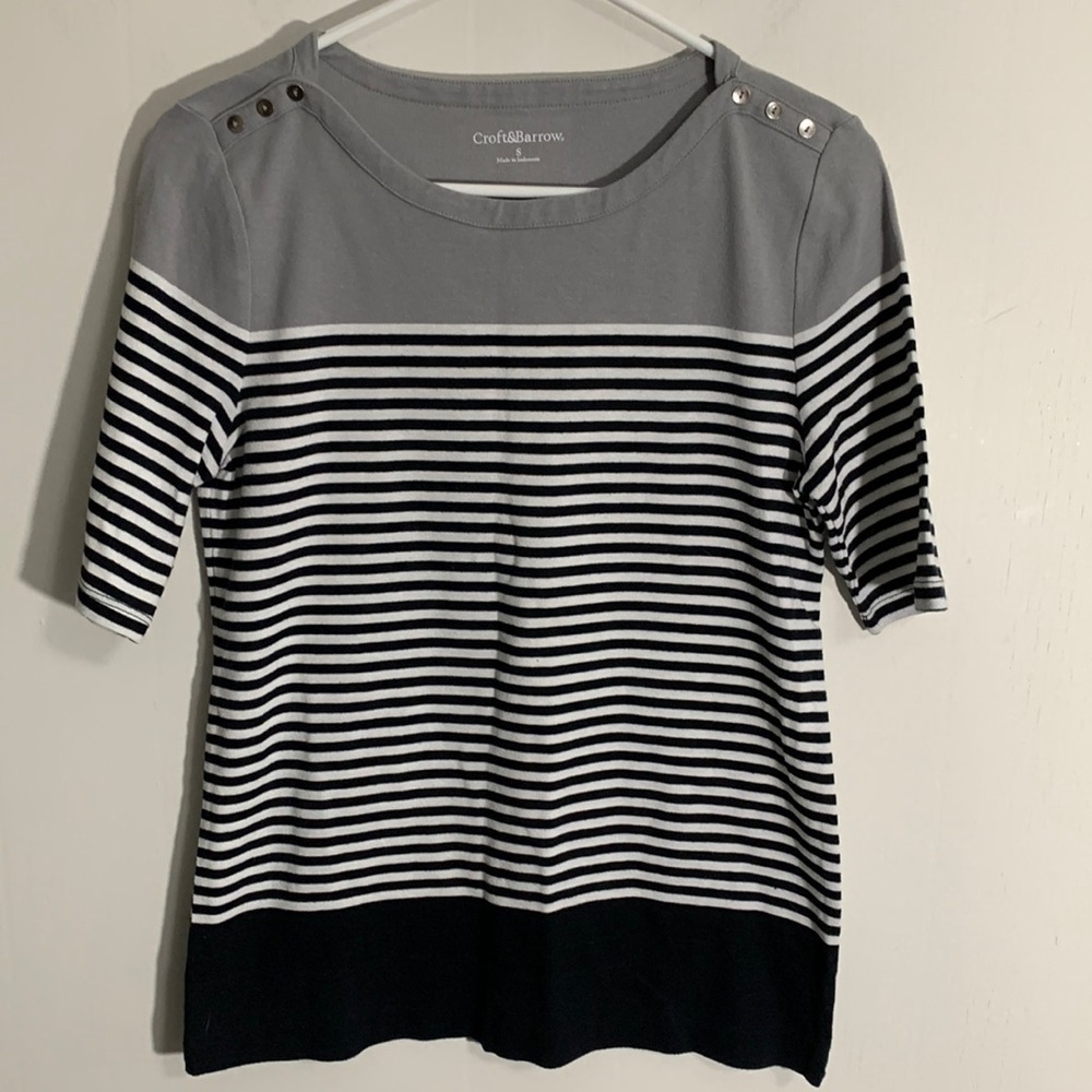 Croft & Barrow top, Size small, very good condition, button shoulders (faux)